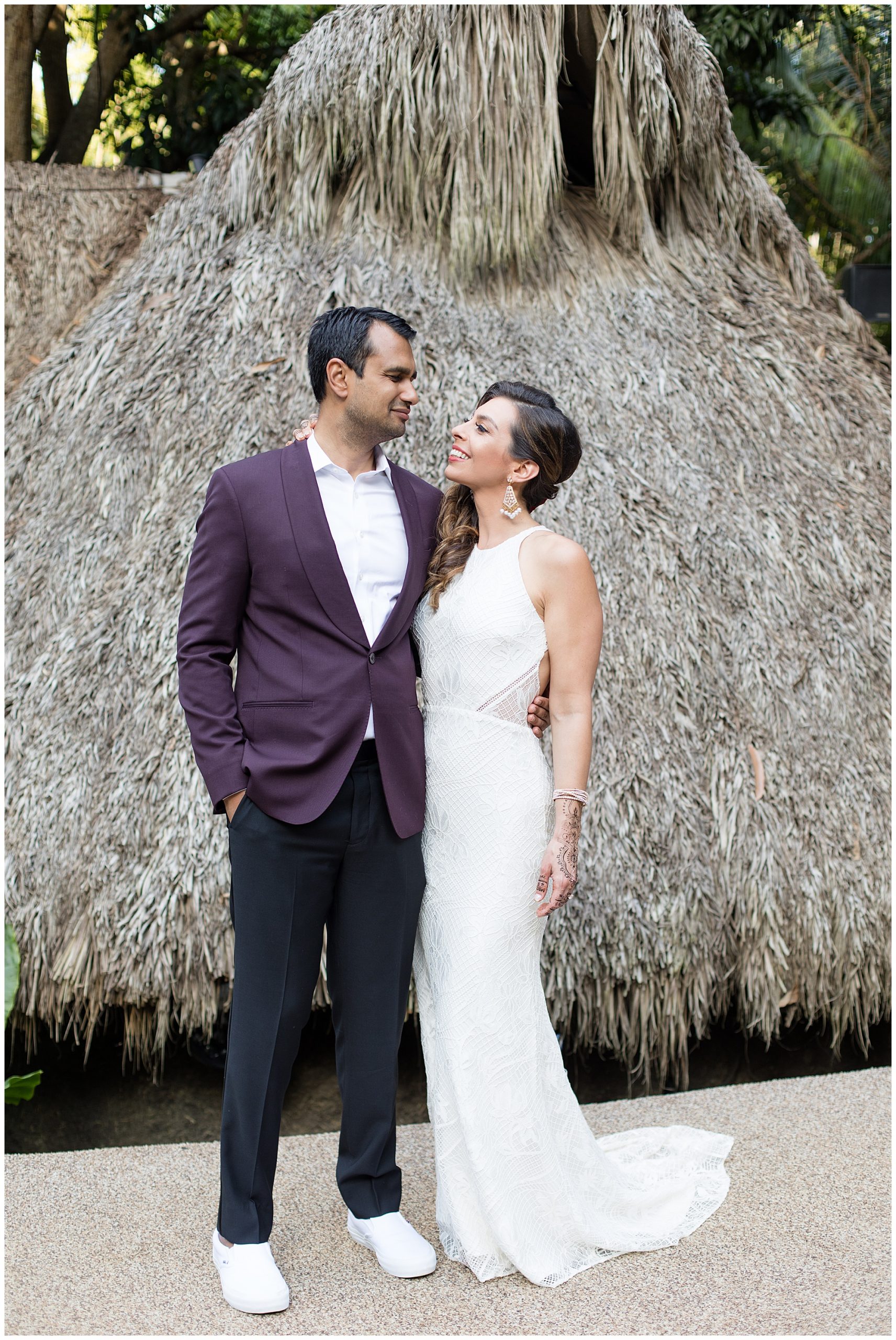 las caletas bride and groom