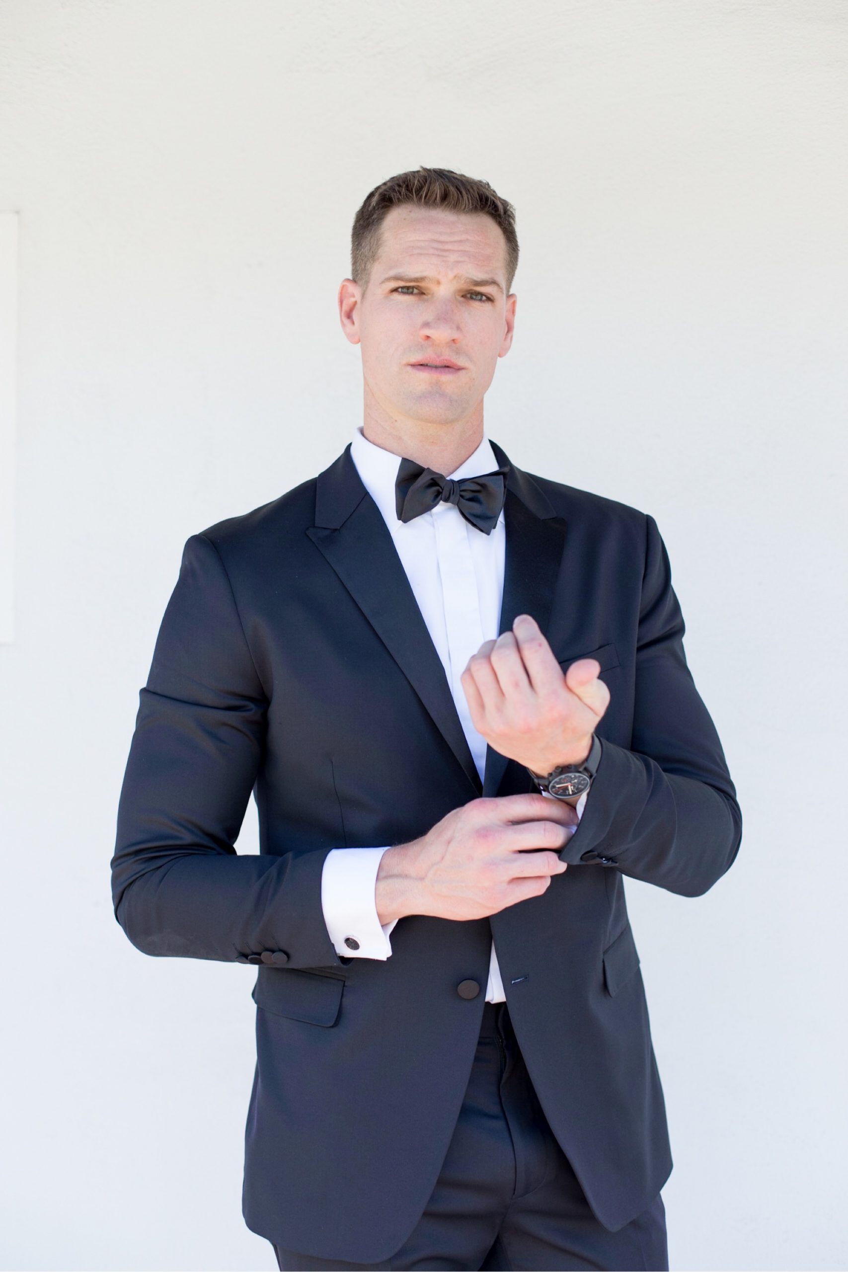 groom getting ready at palm springs wedding