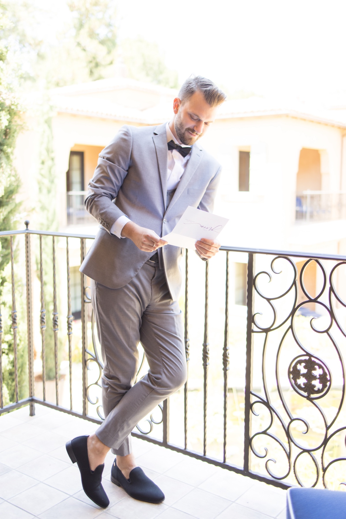 groom reading letter from bride