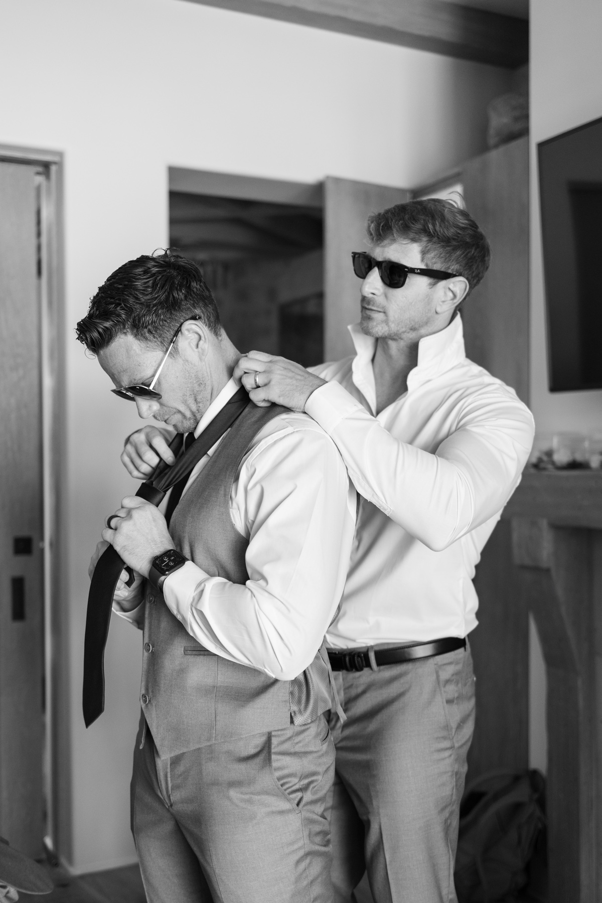 groomsmen getting ready 