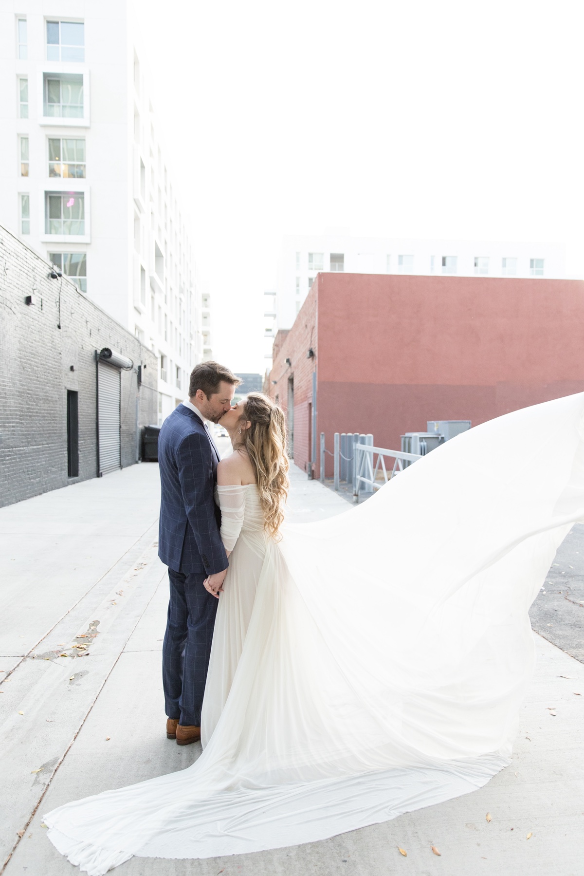 los angeles warehouse wedding at the hnypt