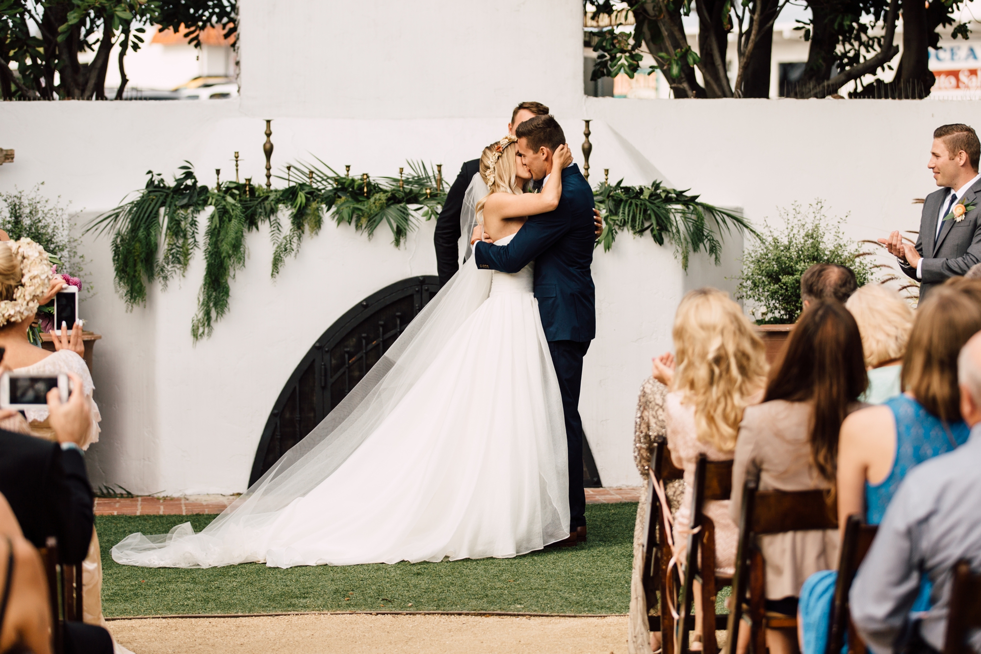 casino san clemente wedding ceremony kiss