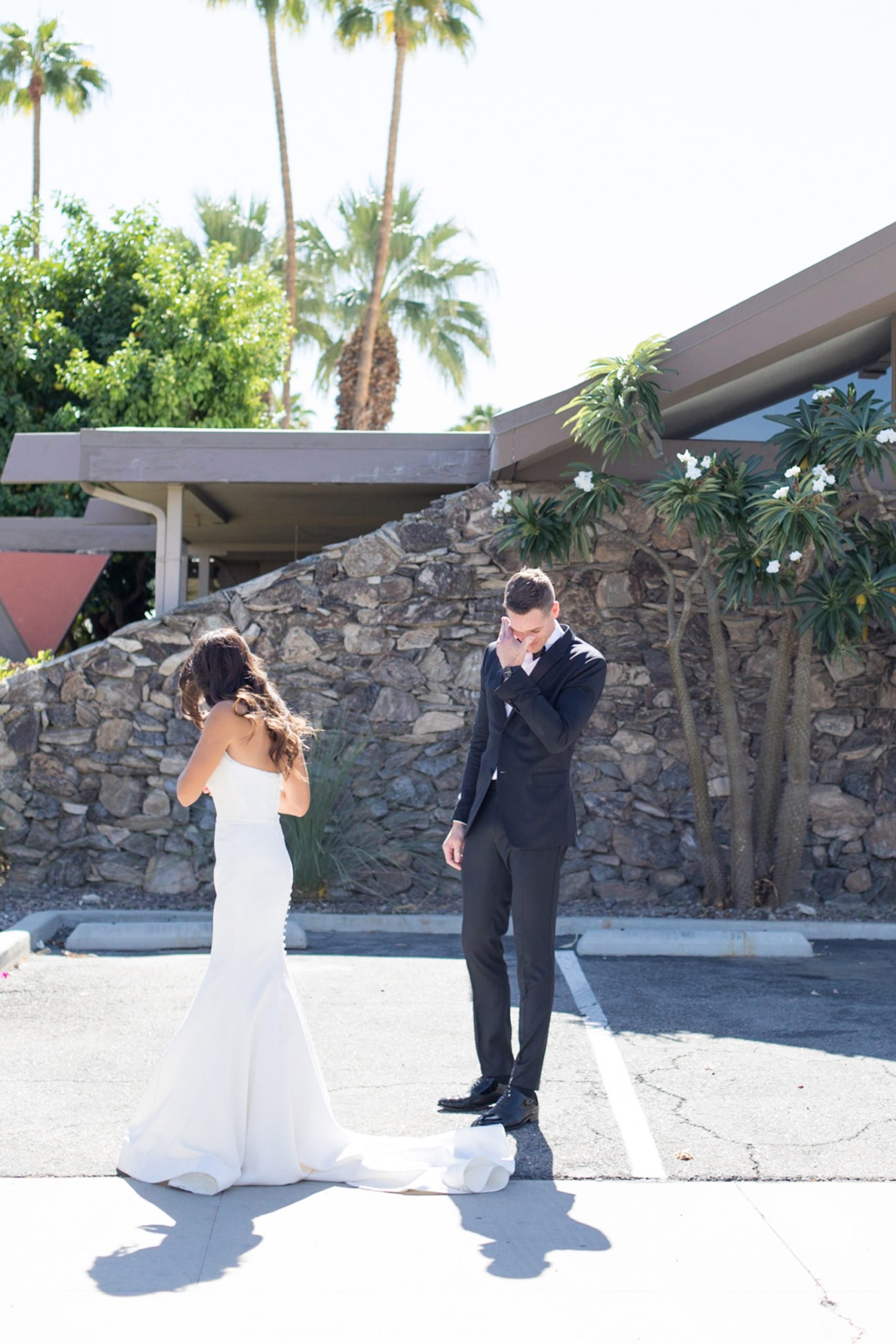 first look at palm springs wedding