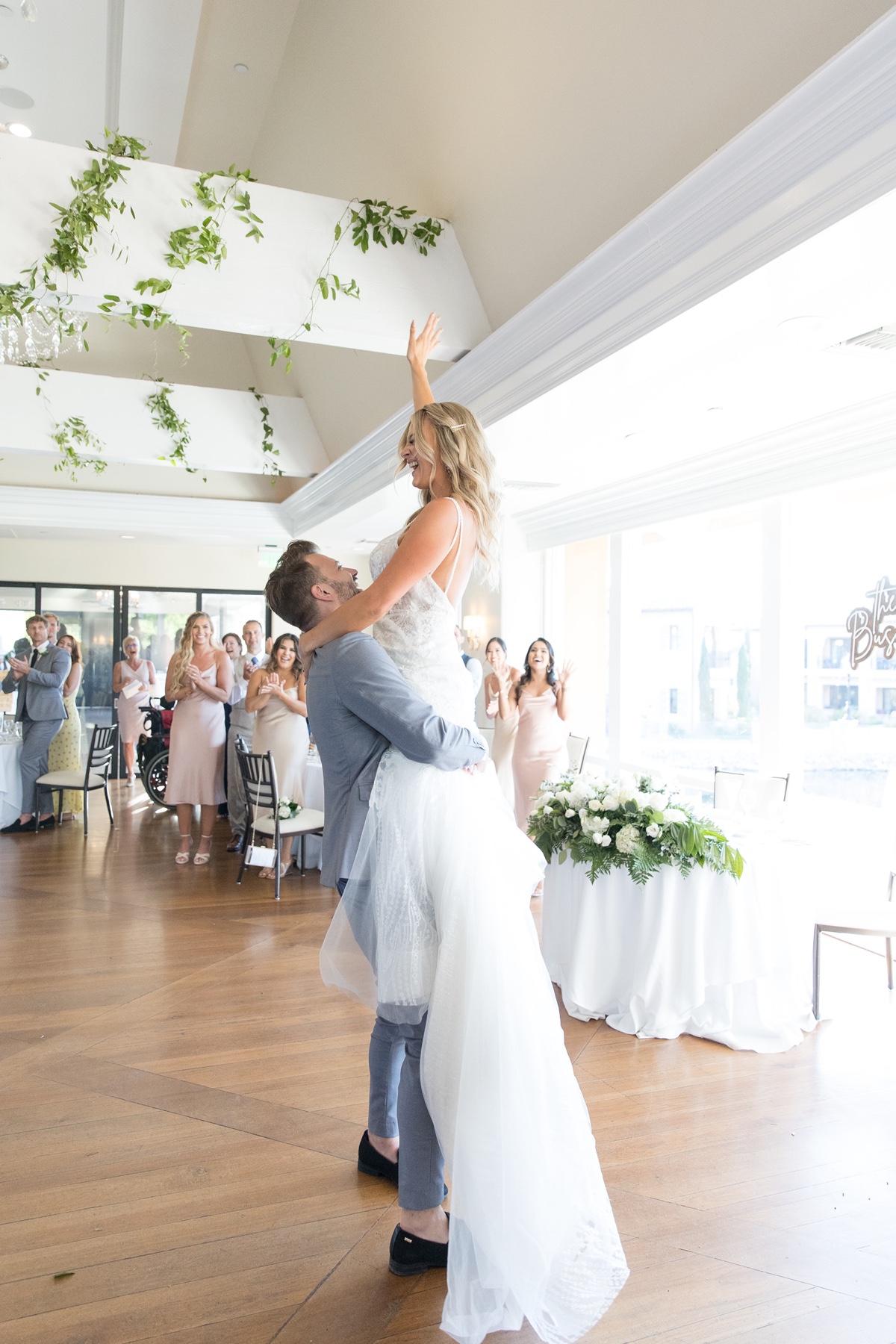 bride and groom first dance at los angeles wedding